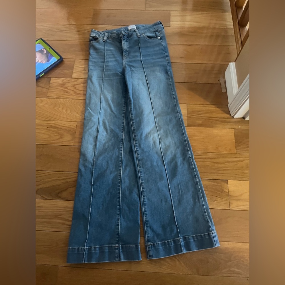 Very cute, flattering jeans